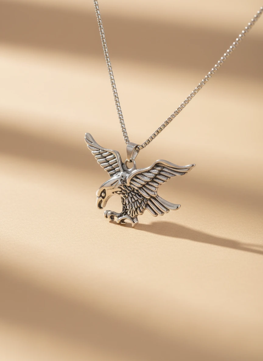 Collar Águila en Vuelo
